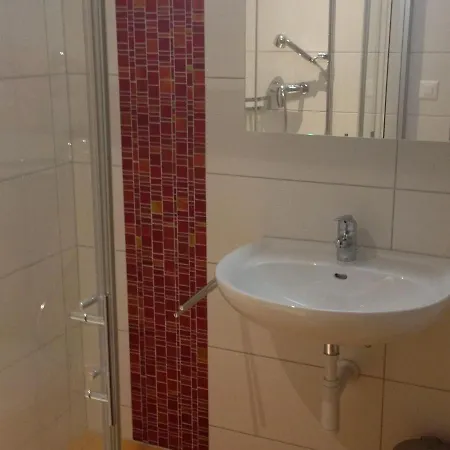 Spacious In Near Ski Trail Apartment
