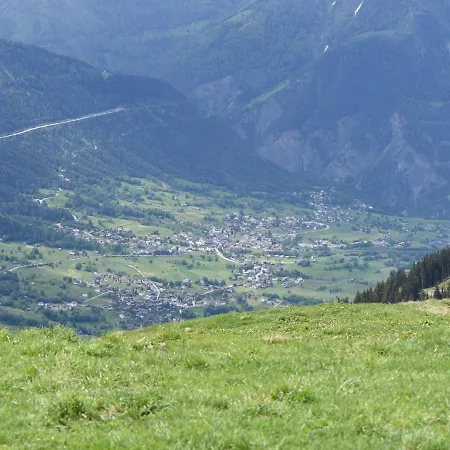 Spacious In Near Ski Trail *